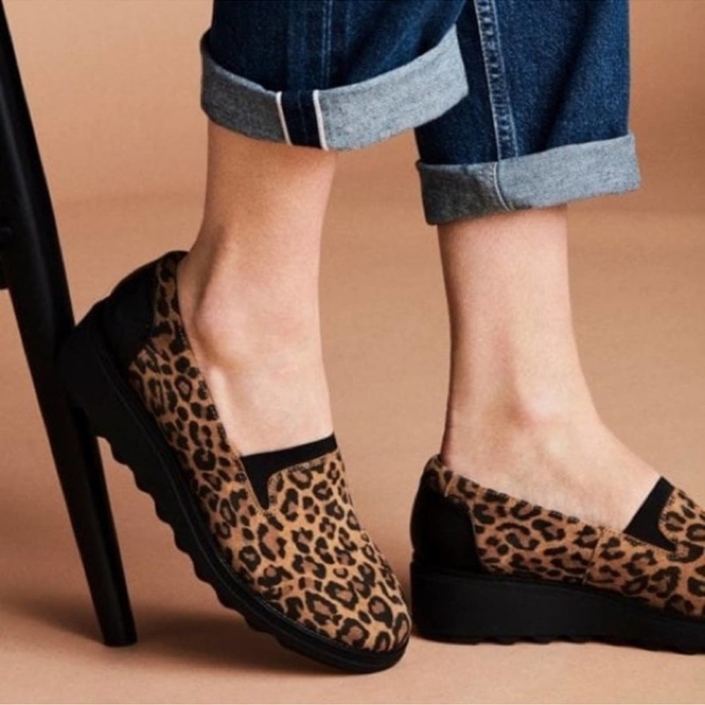 Clarks Sharon Dolly Leopard Print Suede Loafers Size: 8W - Picture 2 of 8